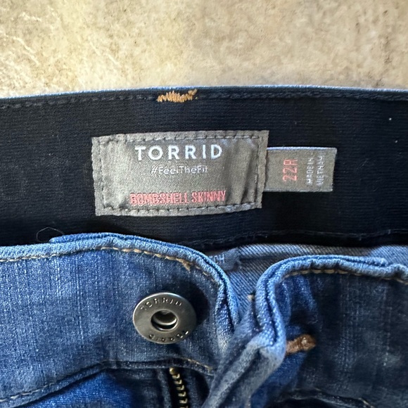 Torrid 22 R distressed skinny jeans - Picture 3 of 5